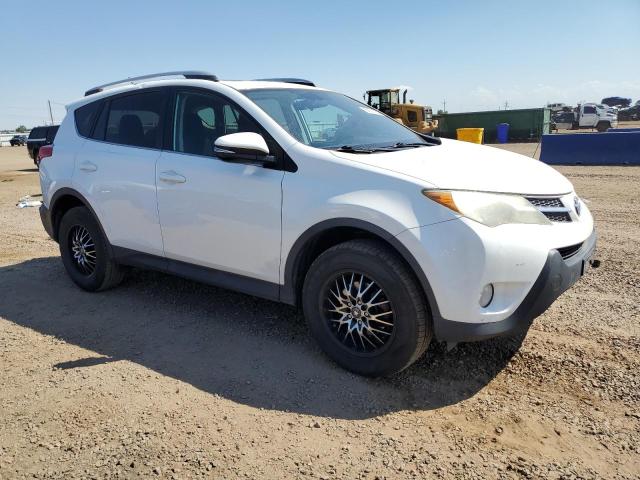 2T3RFREV9FW340573 - 2015 TOYOTA RAV4 XLE WHITE photo 4