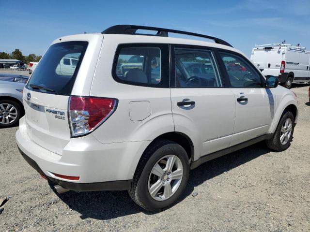 JF2SH6BC0AH773602 - 2010 SUBARU FORESTER XS Weiß Foto 3