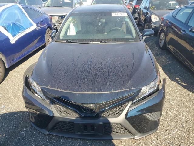4T1B11HK9JU588214 - 2018 TOYOTA CAMRY L BLUE photo 5