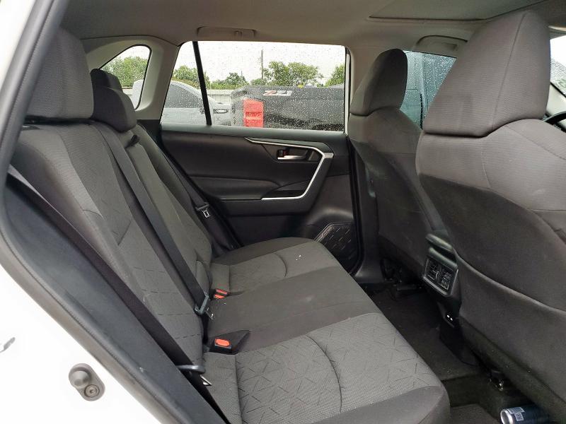 2T3W1RFV7MC114708 - 2021 TOYOTA RAV4 XLE WHITE photo 10