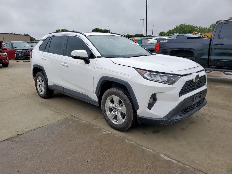 2T3W1RFV7MC114708 - 2021 TOYOTA RAV4 XLE WHITE photo 4