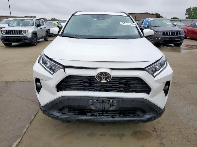 2T3W1RFV7MC114708 - 2021 TOYOTA RAV4 XLE WHITE photo 5