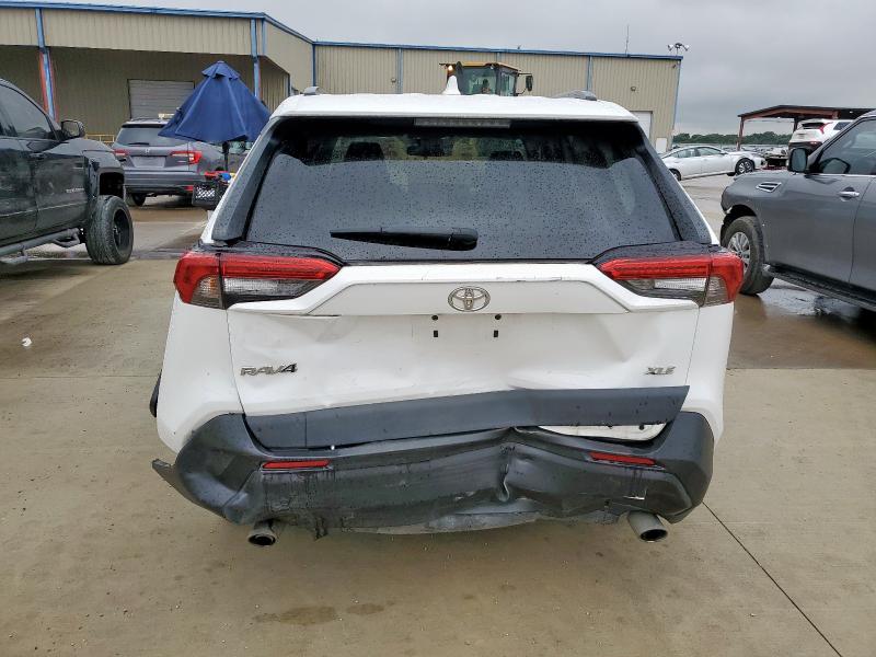 2T3W1RFV7MC114708 - 2021 TOYOTA RAV4 XLE WHITE photo 6
