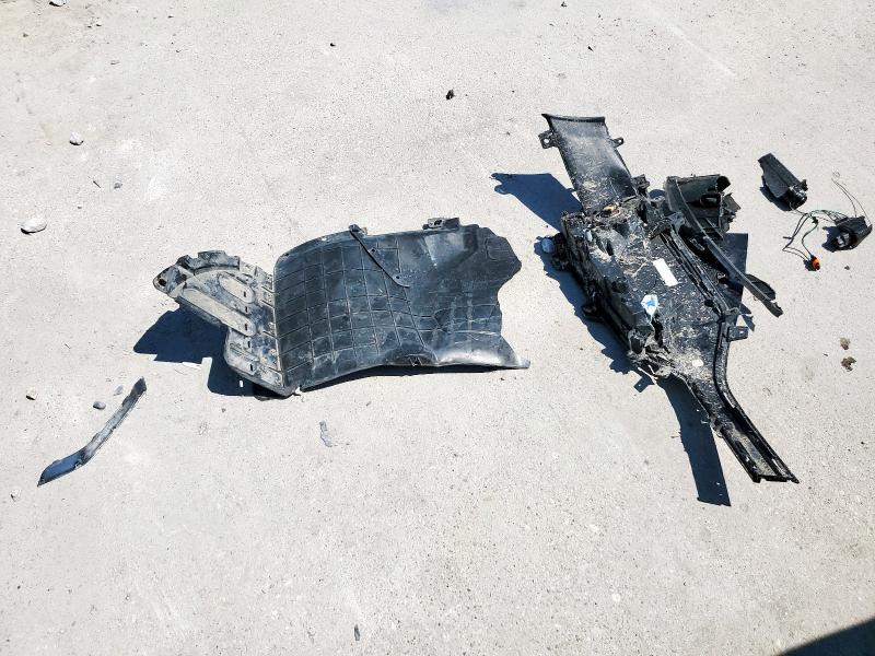 5NMZU3LB9JH059320 - 2018 HYUNDAI SANTA FE S WHITE photo 13