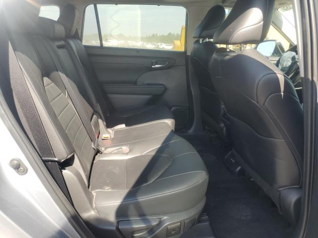 5TDKDRBH0PS025993 - 2023 TOYOTA HIGHLANDER L 银色 照片 11