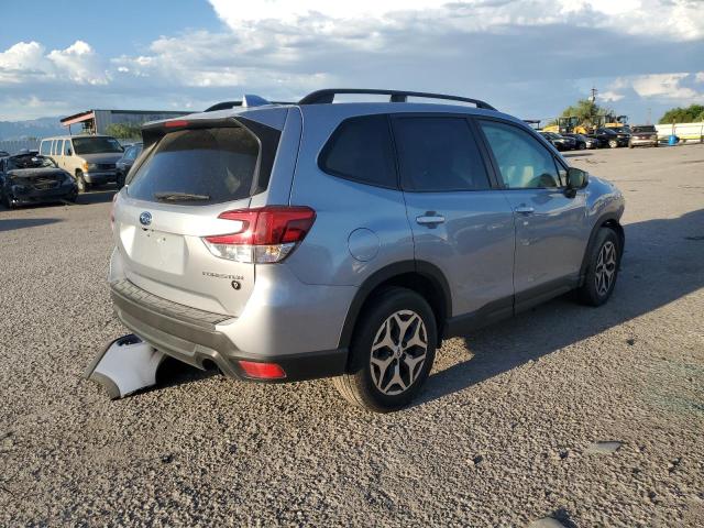 JF2SKAGC9LH563998 - 2020 SUBARU FORESTER PREMIUM SILVER photo 3