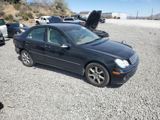 WDBRF92H37F883935 - 2007 MERCEDES-BENZ C 280 4MATIC BLACK photo 4