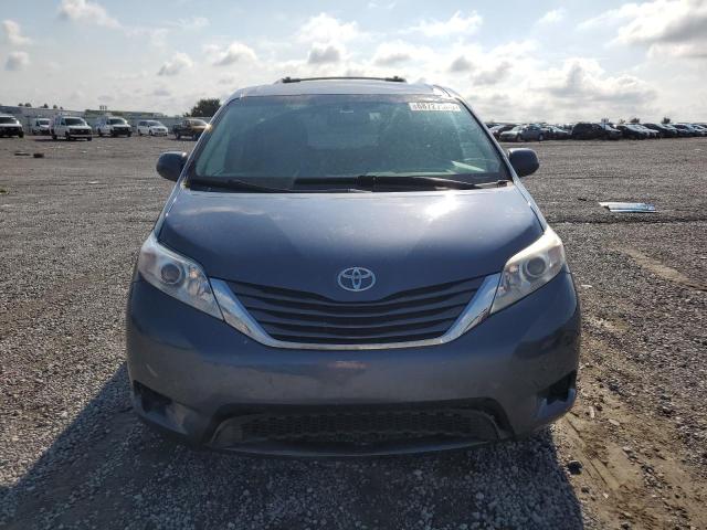 5TDKZ3DC5HS825237 - 2017 TOYOTA SIENNA LE BLUE photo 5