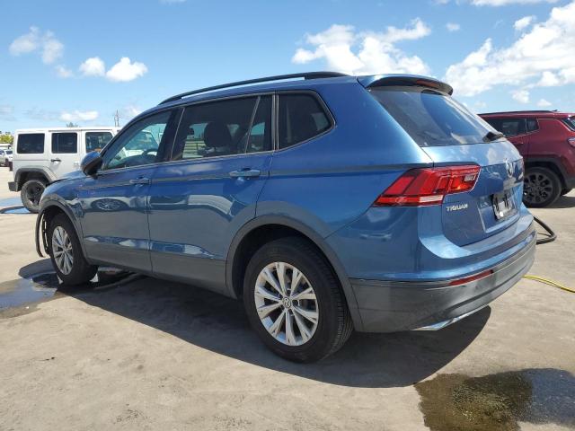 3VV1B7AX6JM120615 - 2018 VOLKSWAGEN TIGUAN S Синий фото 2