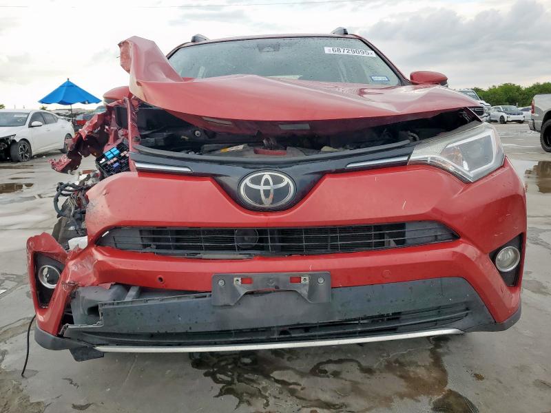 JTMWFREV8HJ117932 - 2017 TOYOTA RAV4 XLE 红色 照片 5