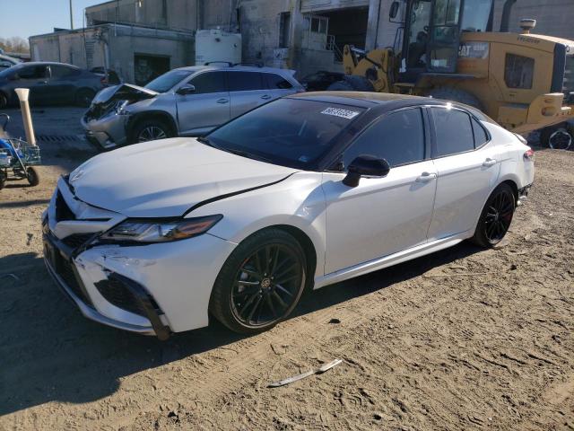 4T1KZ1AK1MU057368 - 2021 TOYOTA CAMRY TRD WHITE photo 1