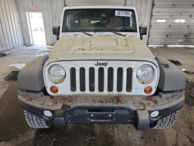 1C4BJWEG2DL591273 - 2013 JEEP WRANGLER U SAHARA WHITE photo 5