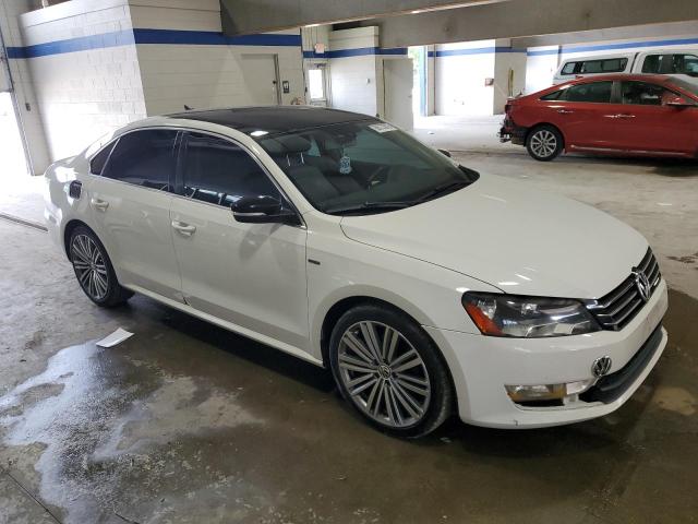 1VWBS7A30FC083468 - 2015 VOLKSWAGEN PASSAT SE WHITE photo 4
