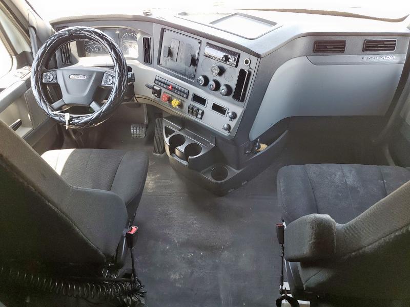 1FUJHHDR5LLLL7070 - 2020 FREIGHTLINER CASCADIA 1 Білий фото 5