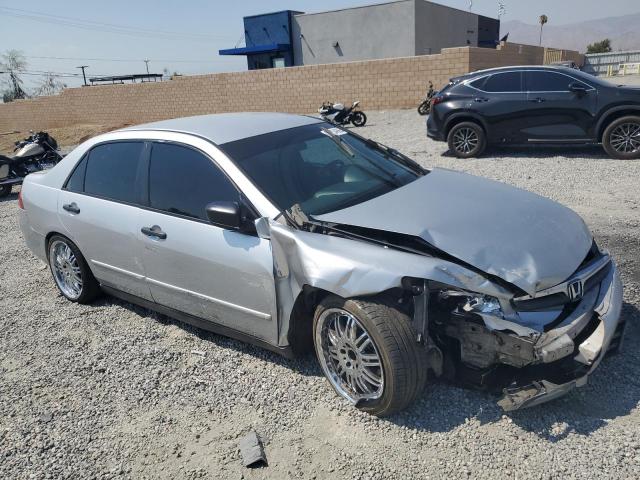 1HGCM56186A063950 - 2006 HONDA ACCORD VALUE SILVER photo 4