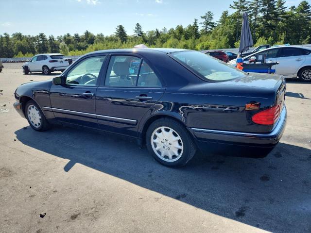 WDBJF65FXWA486627 - 1998 MERCEDES-BENZ E 320 BLUE photo 2