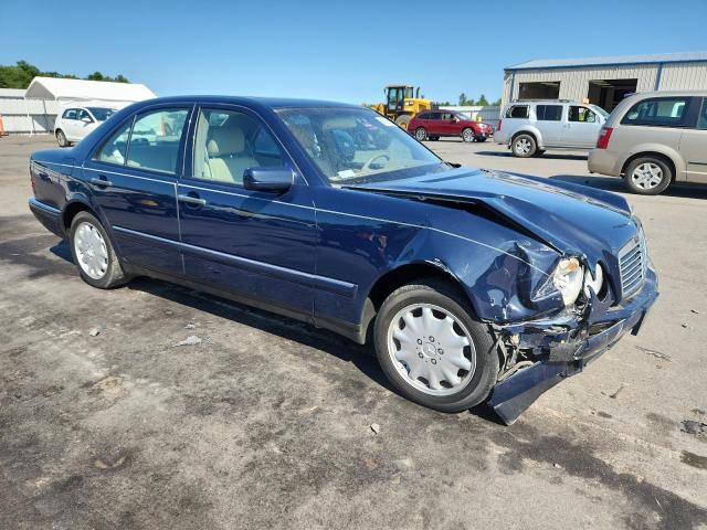 WDBJF65FXWA486627 - 1998 MERCEDES-BENZ E 320 BLUE photo 4