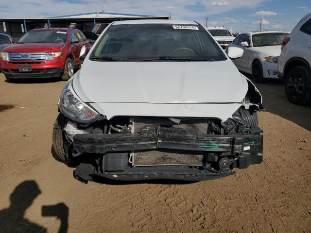 KMHCT4AE5HU363271 - 2017 HYUNDAI ACCENT SE WHITE photo 5