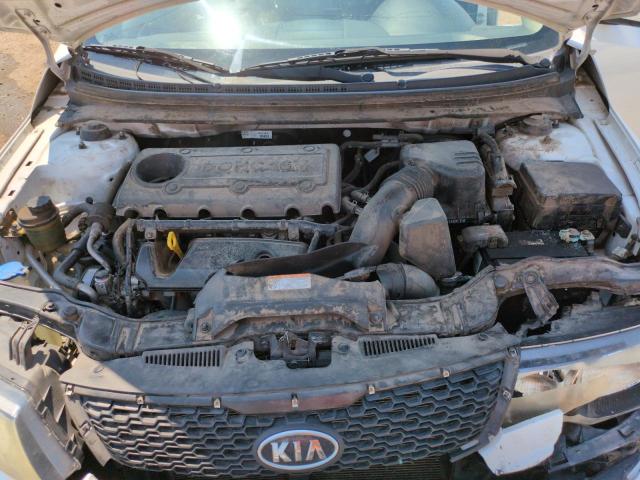 KNAFU4A28C5574565 - 2012 KIA FORTE EX WHITE photo 11
