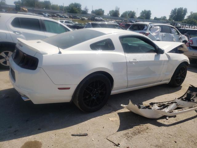 1ZVBP8AM4D5260699 - 2013 FORD MUSTANG WHITE photo 3