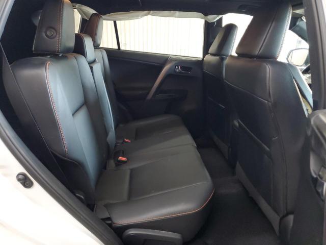 2T3JFREV3HW578659 - 2017 TOYOTA RAV4 SE თეთრი ფოტო 11
