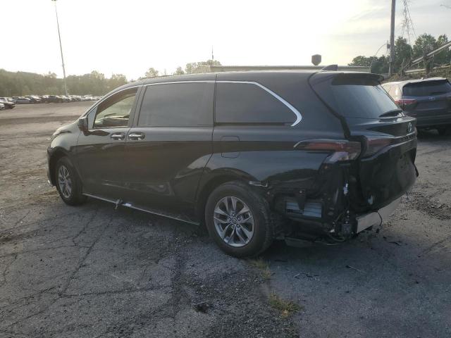 5TDYRKEC4PS146772 - 2023 TOYOTA SIENNA XLE BLACK photo 2