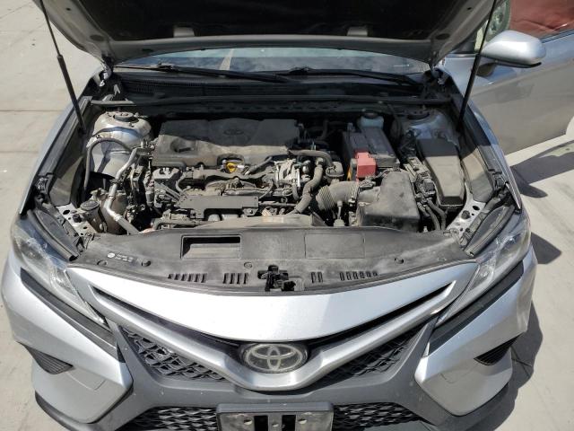 JTNB11HK3J3010874 - 2018 TOYOTA CAMRY L Gümüş foto 11