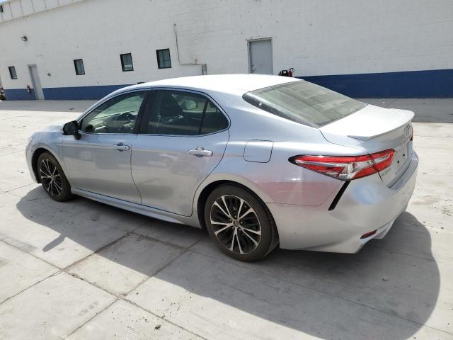 JTNB11HK3J3010874 - 2018 TOYOTA CAMRY L Gümüş foto 2