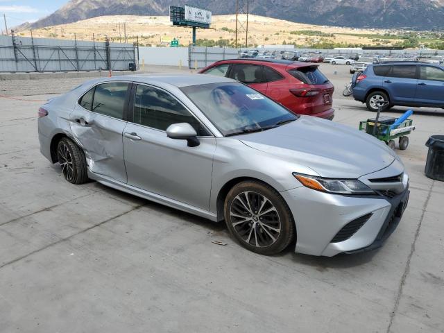 JTNB11HK3J3010874 - 2018 TOYOTA CAMRY L Gümüş foto 4