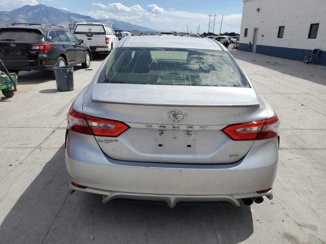 JTNB11HK3J3010874 - 2018 TOYOTA CAMRY L Gümüş foto 6
