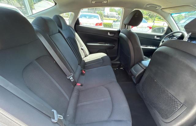 5XXGT4L35KG358523 - 2019 KIA OPTIMA LX Blanco foto 6