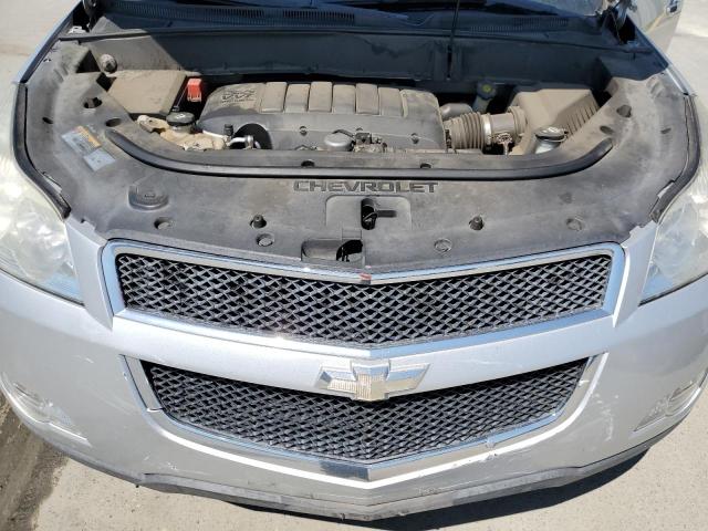 1GNKVJED8BJ100220 - 2011 CHEVROLET TRAVERSE LT SILVER photo 12
