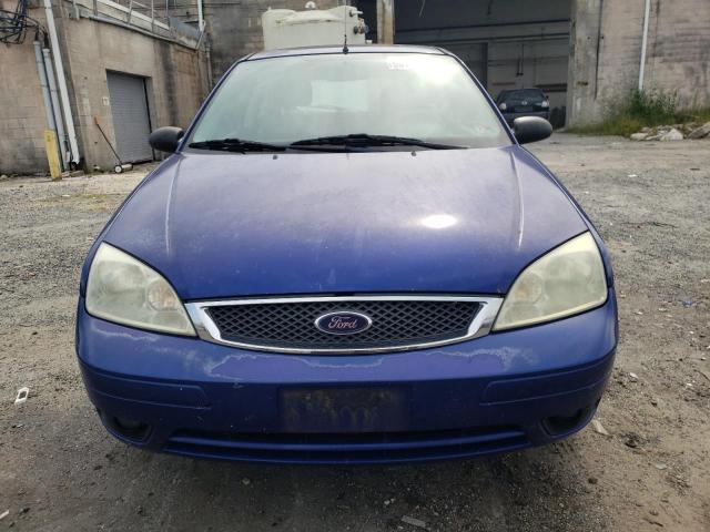 3FAHP31N95R117437 - 2005 FORD FOCUS ZX3 BLUE photo 5