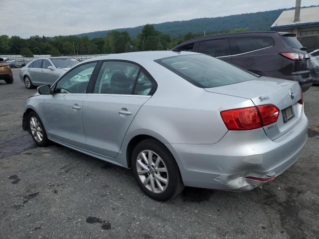 3VWDP7AJ2DM298483 - 2013 VOLKSWAGEN JETTA SE SILVER photo 2
