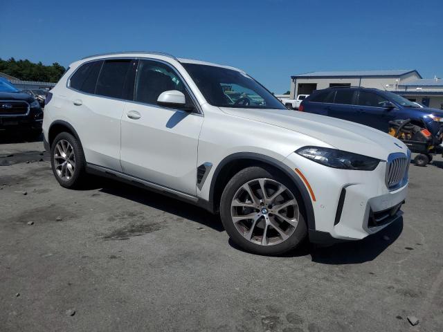 5UX23EU00R9S27249 - 2024 BMW X5 XDRIVE40I WHITE photo 4
