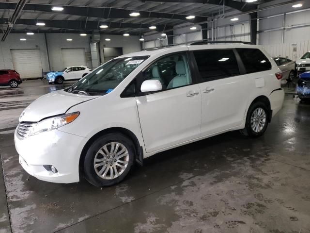 2017 TOYOTA SIENNA XLE, 