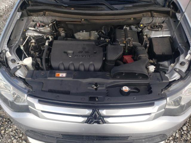 JA4AD2A37FZ005501 - 2015 MITSUBISHI OUTLANDER ES Gümüş fotoğraf 11