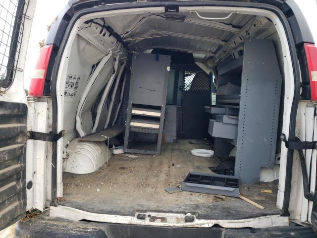 1GCWGFCA1B1175576 - 2011 CHEVROLET EXPRESS G2 WHITE photo 10