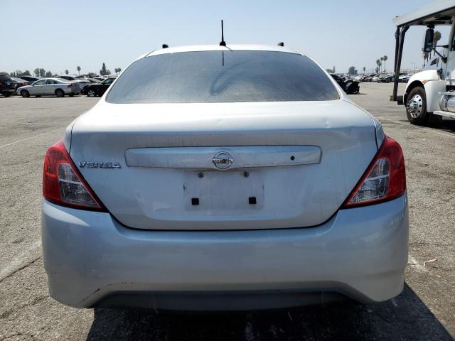 3N1CN7AP5FL928338 - 2015 NISSAN VERSA S ვერცხლისფერი ფოტო 6