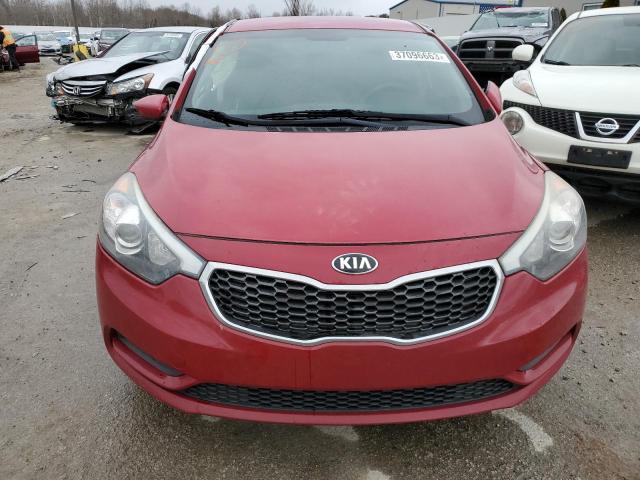 KNAFK4A62G5611561 - 2016 KIA FORTE LX RED photo 5