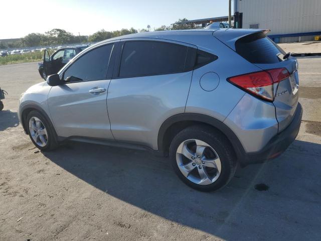 3CZRU5H31KM728833 - 2019 HONDA HR-V LX SILVER photo 2