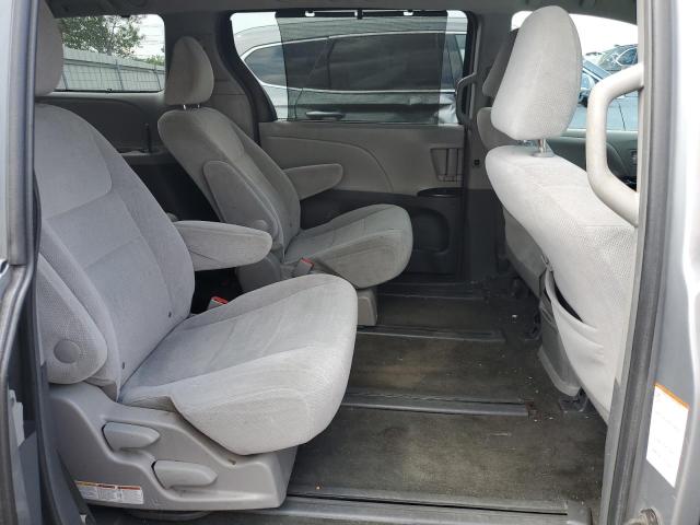 5TDJK3DC5FS125313 - 2015 TOYOTA SIENNA LE SILVER photo 11