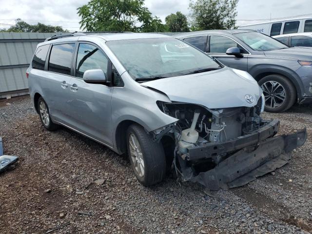 5TDJK3DC5FS125313 - 2015 TOYOTA SIENNA LE SILVER photo 4
