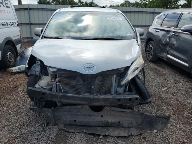5TDJK3DC5FS125313 - 2015 TOYOTA SIENNA LE SILVER photo 5