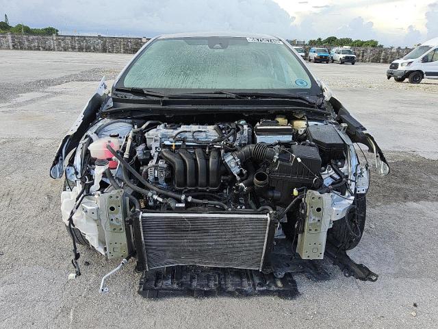 5YFEPMAE9MP224169 - 2021 TOYOTA COROLLA LE Серебристый фото 5