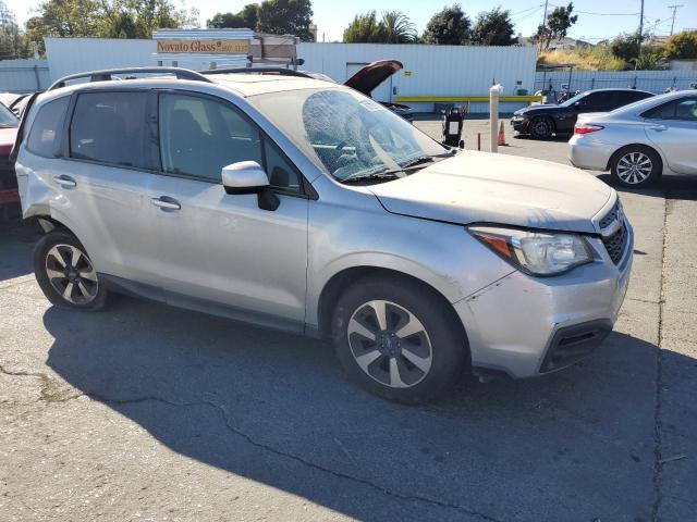 JF2SJAGC8JH454979 - 2018 SUBARU FORESTER 2.5I PREMIUM Silber Foto 4