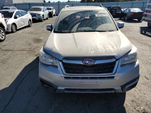 JF2SJAGC8JH454979 - 2018 SUBARU FORESTER 2.5I PREMIUM Silber Foto 5