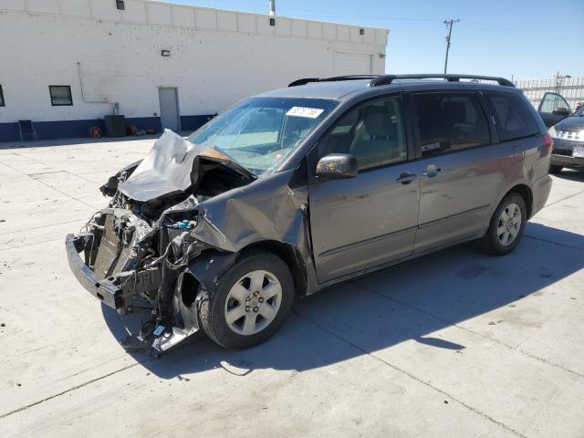 2004 TOYOTA SIENNA CE, 