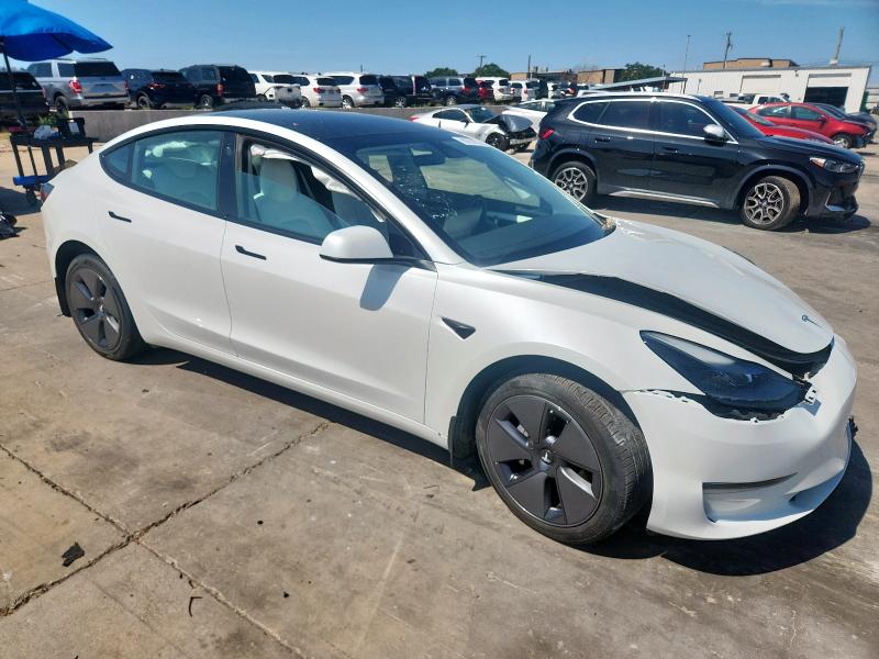 5YJ3E1EA6PF466629 - 2023 TESLA MODEL 3 Weiß Foto 4
