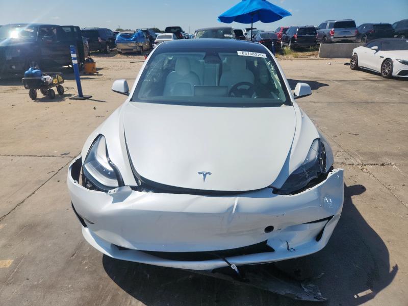 5YJ3E1EA6PF466629 - 2023 TESLA MODEL 3 Weiß Foto 5